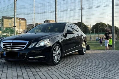2011' Mercedes-Benz 220