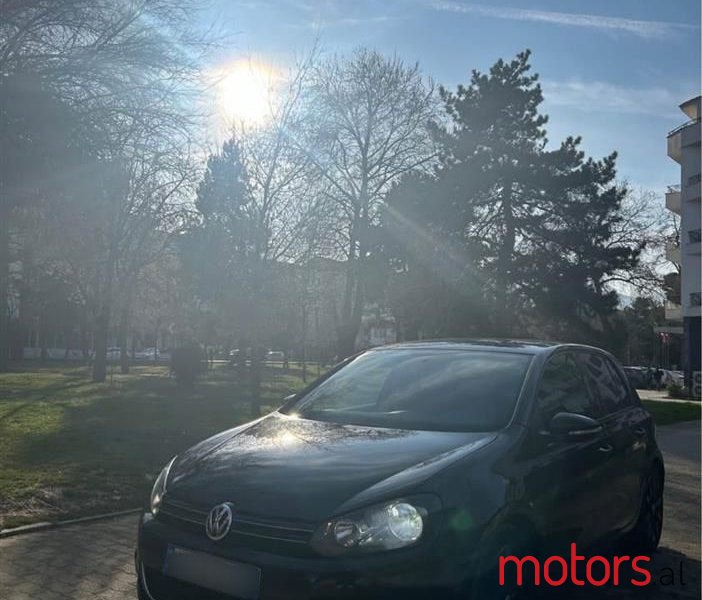 2009' Volkswagen Golf photo #1