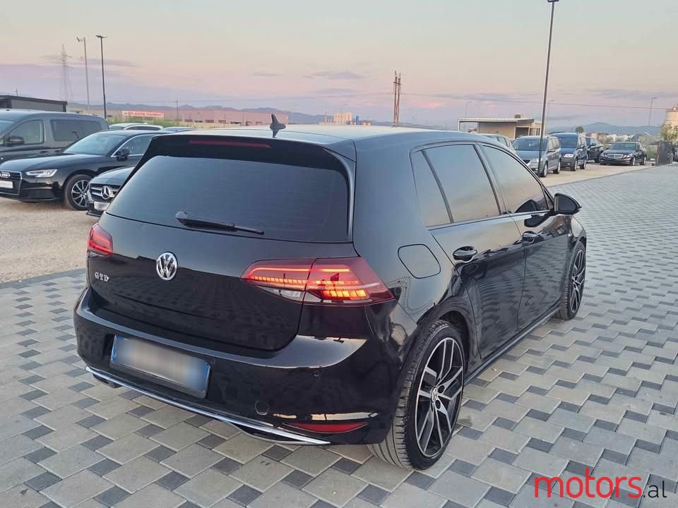 2014' Volkswagen Golf photo #5