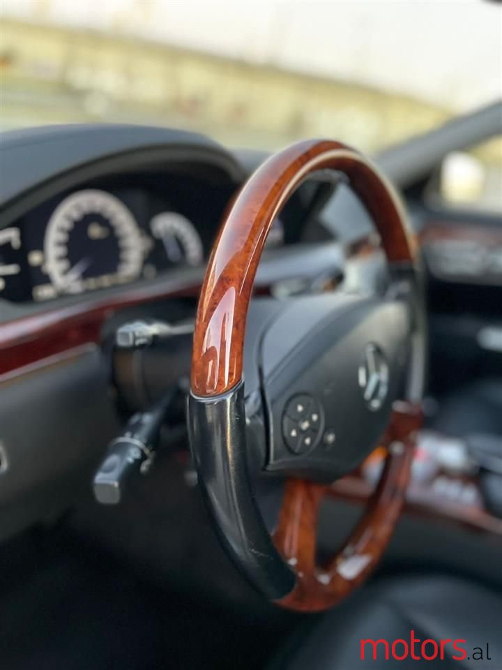 2011' Mercedes-Benz S 550 photo #4