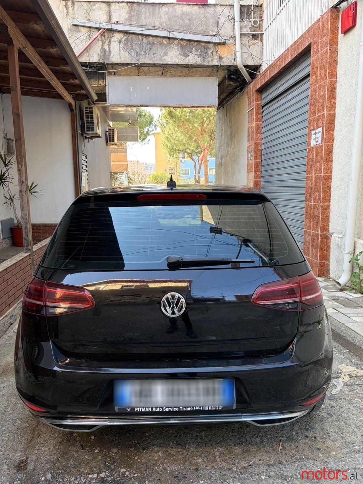 2015' Volkswagen Golf photo #2