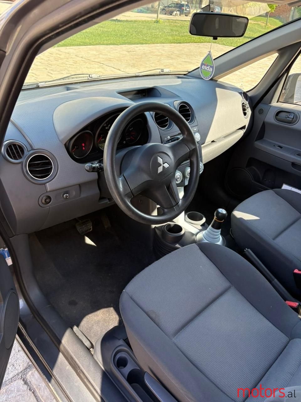 2008' Mitsubishi Colt photo #4