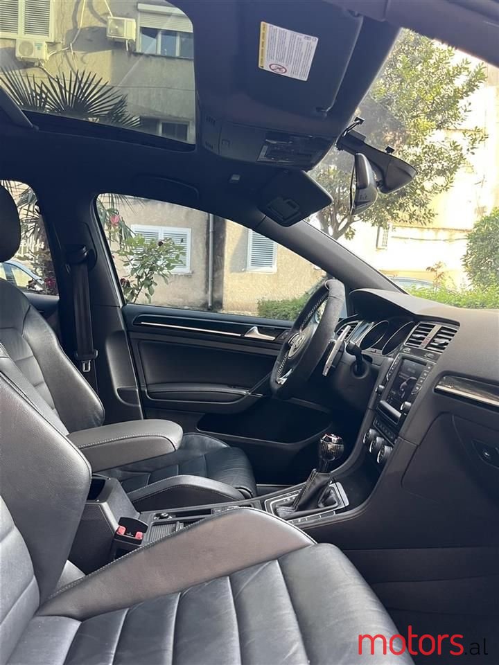 2015' Volkswagen Golf photo #3