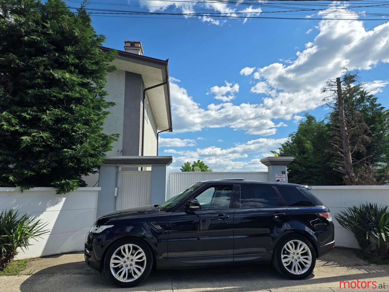 2016' Land Rover Range Rover Sport photo #4
