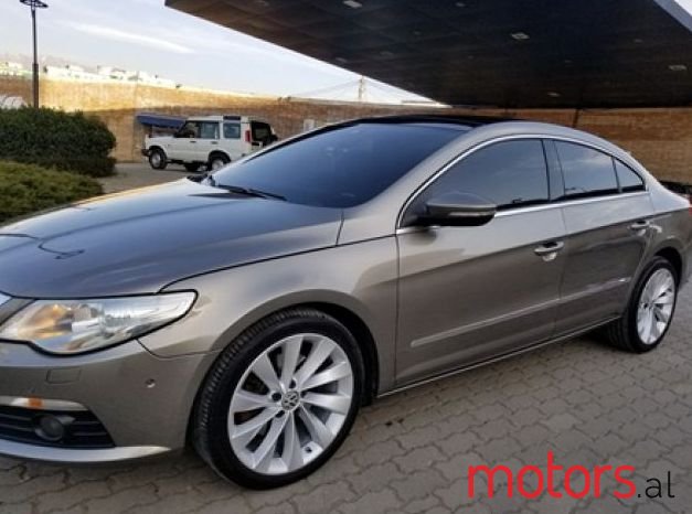 2011' Volkswagen Passat photo #1