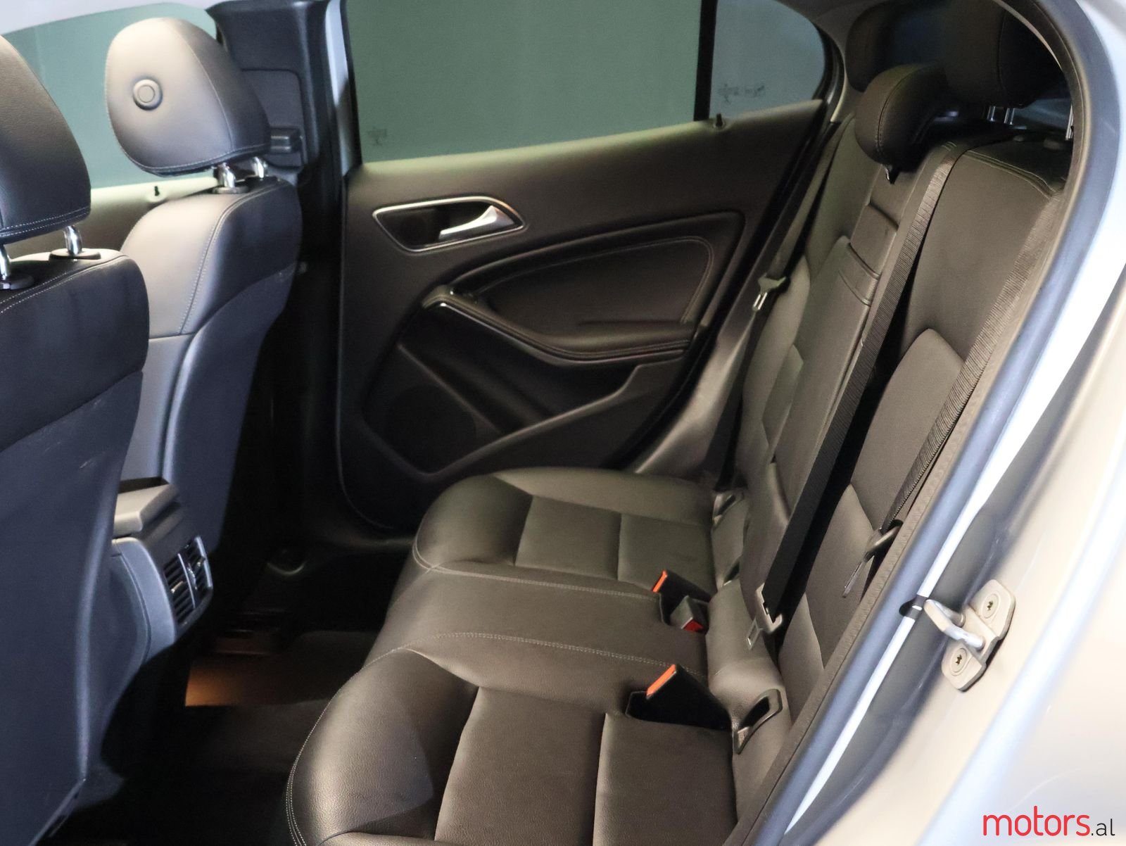 2015' Mercedes-Benz GLA 200 photo #2