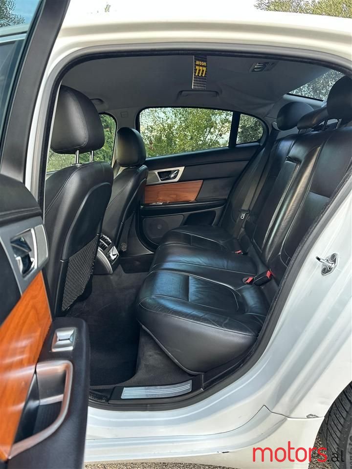 2012' Jaguar XF photo #2