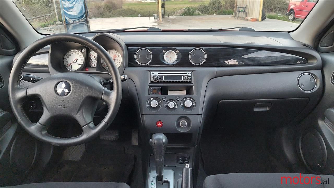 2004' Mitsubishi Outlander photo #3