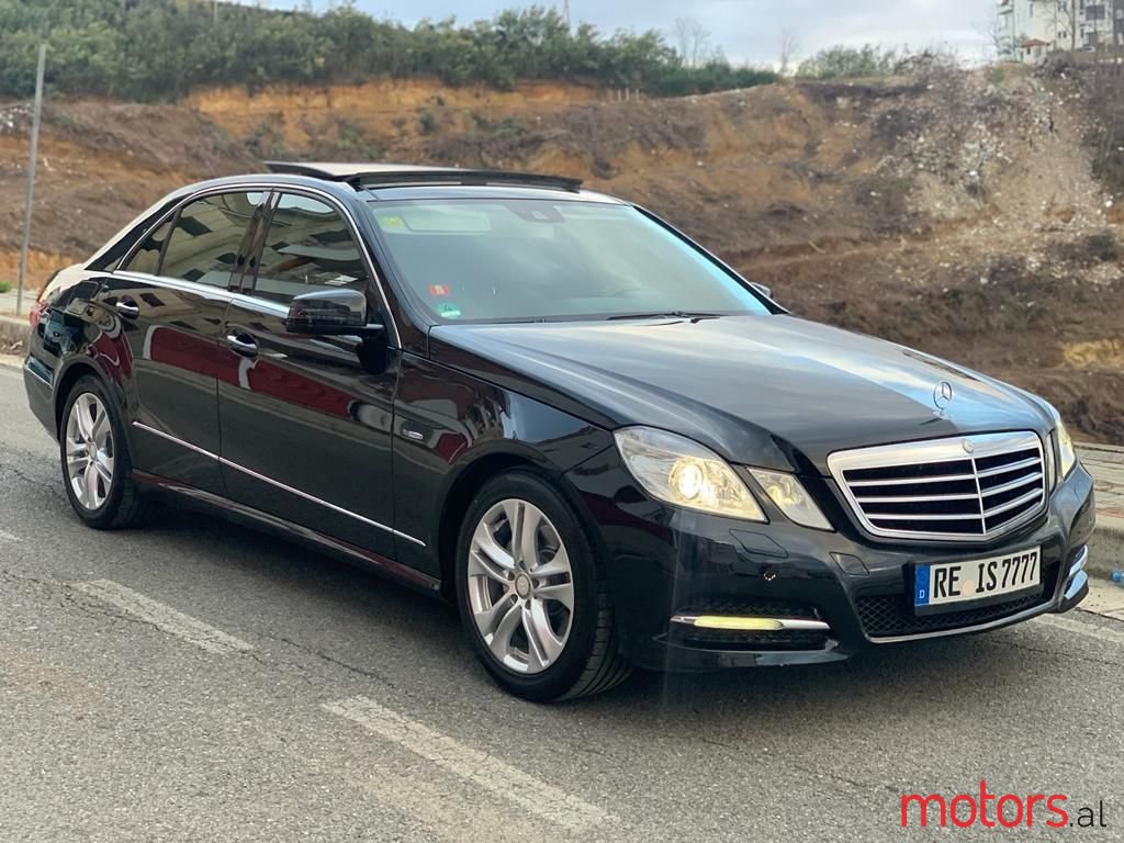 2011' Mercedes-Benz E 220 photo #6