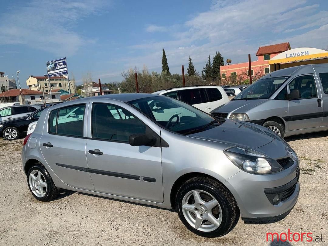 2008' Renault Clio photo #4