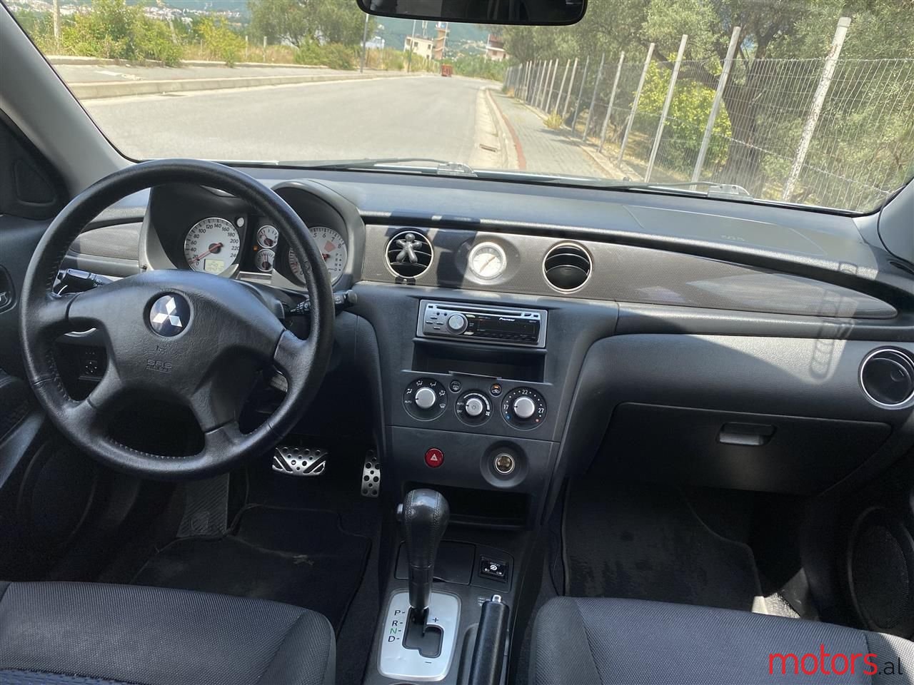 2006' Mitsubishi Outlander photo #5