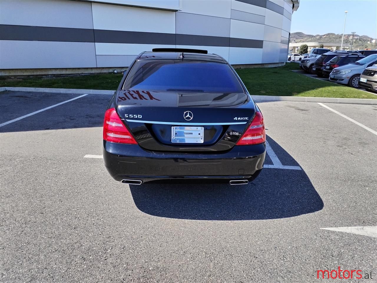 2011' Mercedes-Benz S 550 photo #5