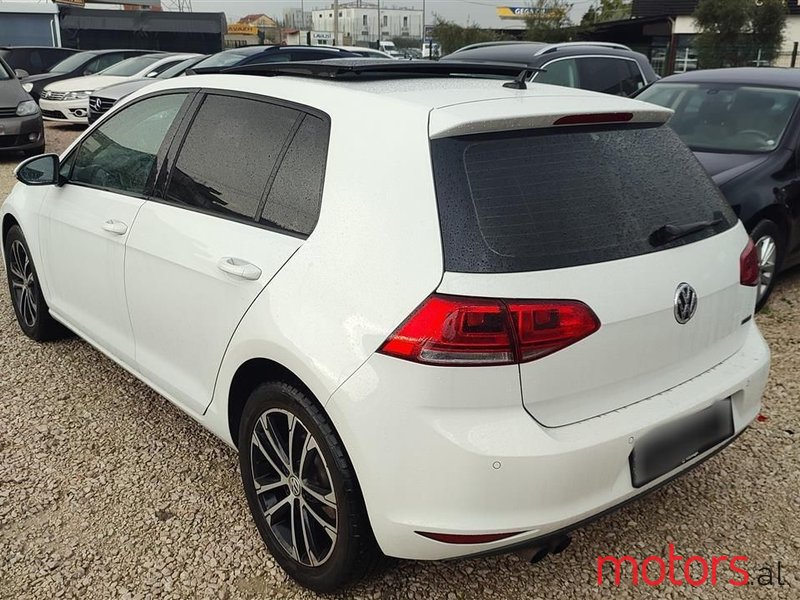 2014' Volkswagen Golf photo #2