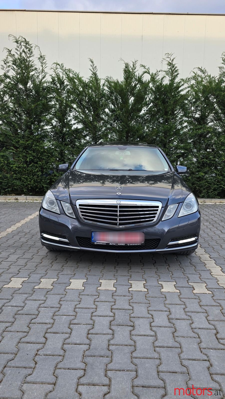 2011' Mercedes-Benz E 300 photo #3