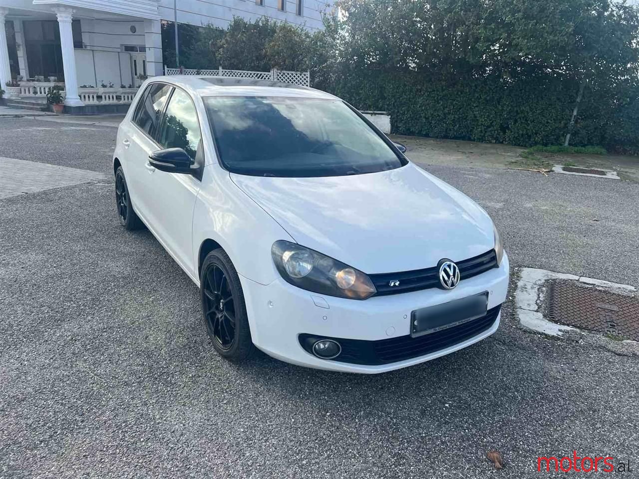 2011' Volkswagen Golf photo #2