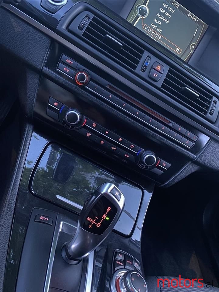 2011' BMW 520 photo #2