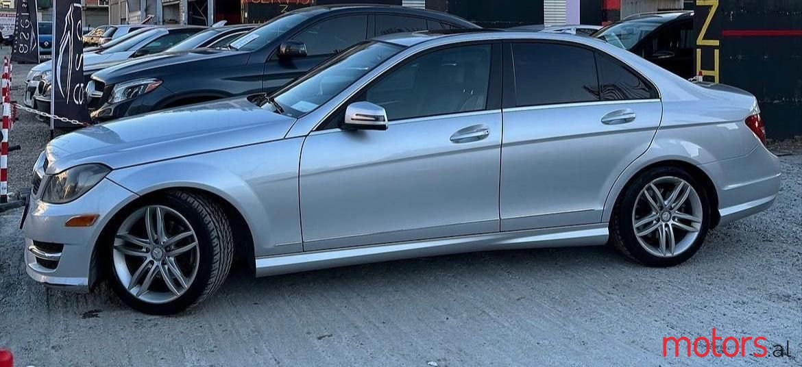 2012' Mercedes-Benz C 300 photo #3