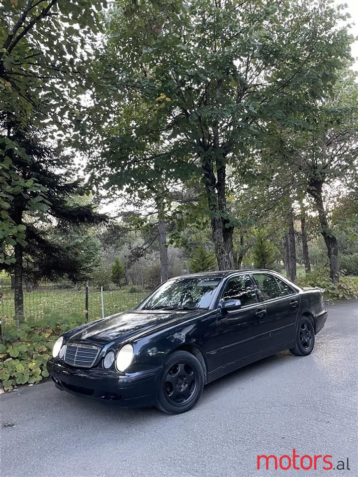 2000' Mercedes-Benz 220 photo #2