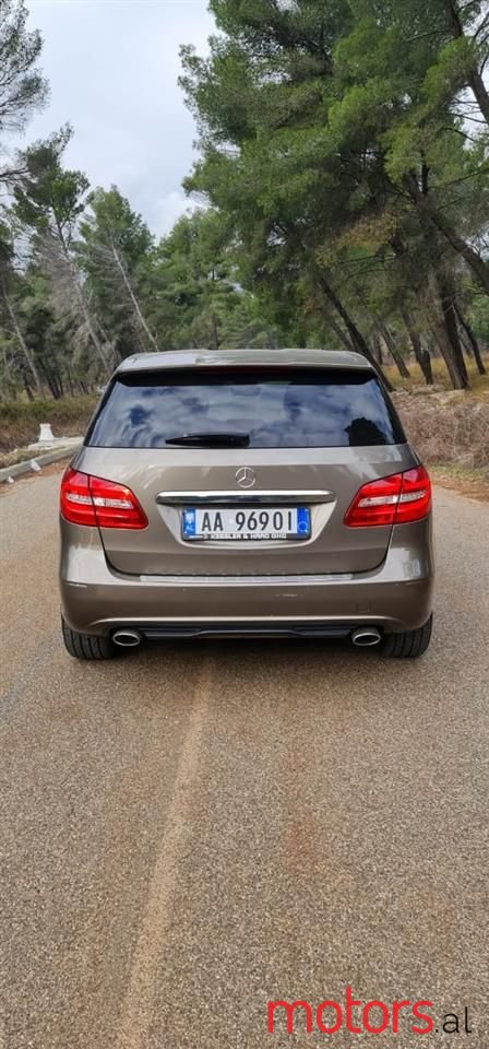 2012' Mercedes-Benz B 200 photo #5