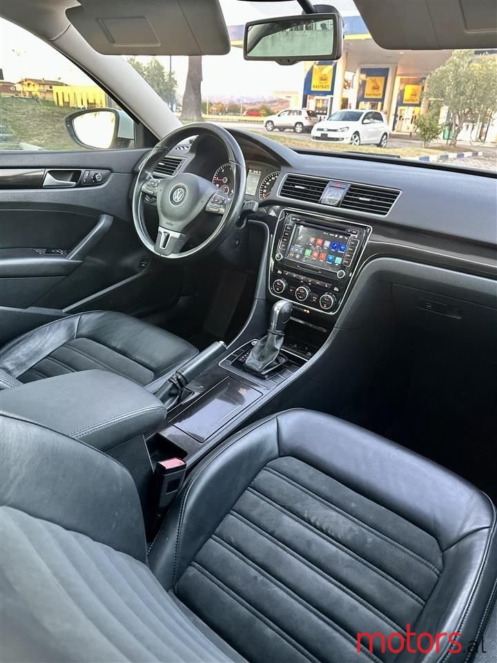 2012' Volkswagen Passat photo #3