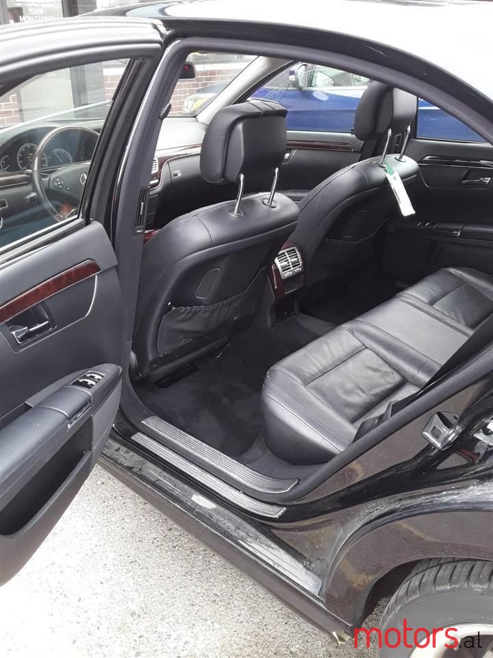 2012' Mercedes-Benz S 550 photo #3