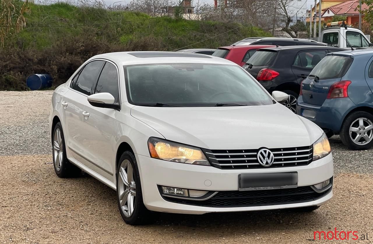 2012' Volkswagen Passat photo #1