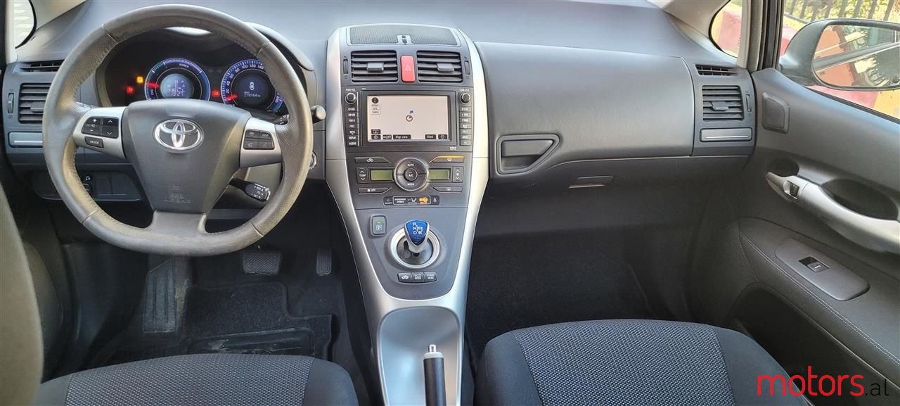 2011' Toyota Auris photo #6