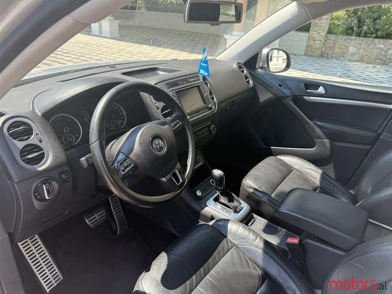 2012' Volkswagen Tiguan photo #5