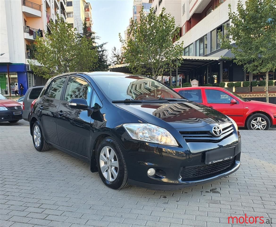 2012' Toyota Auris photo #1