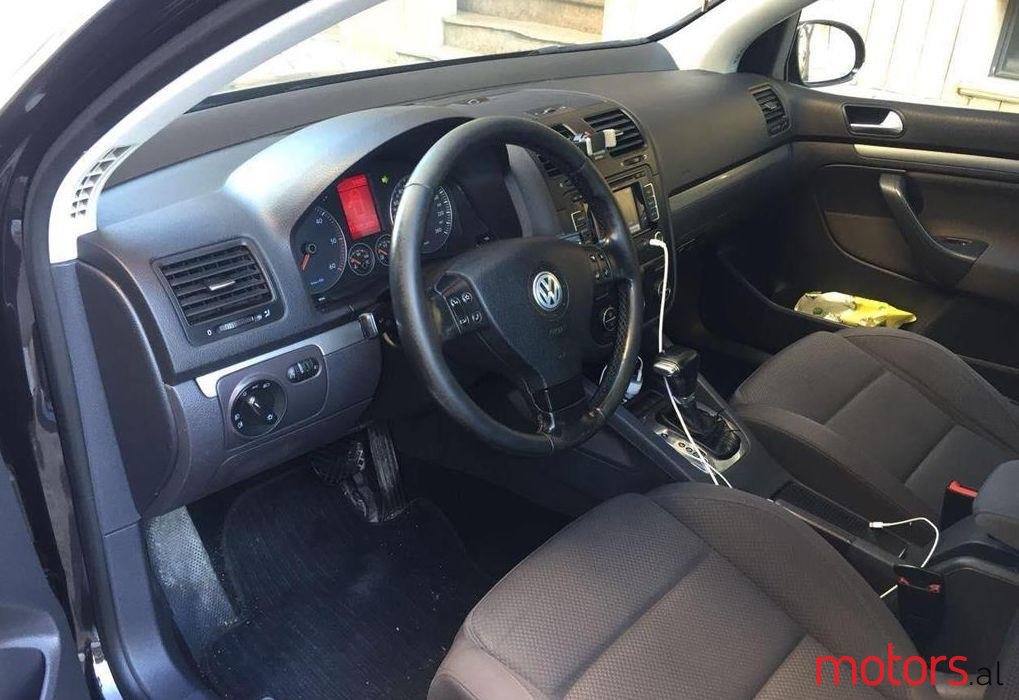 2008' Volkswagen Golf photo #2