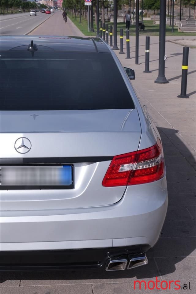 2011' Mercedes-Benz E 55 AMG photo #6
