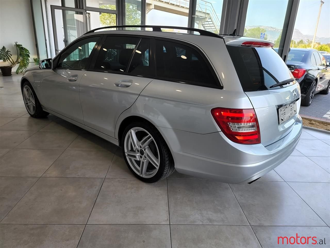 2011' Mercedes-Benz 220 photo #4