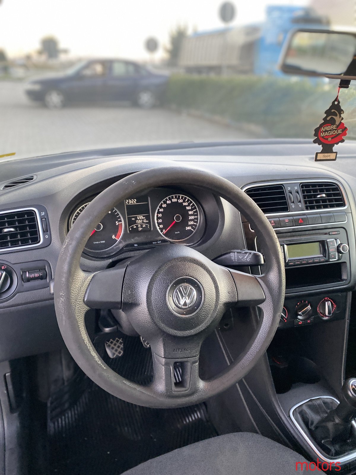 2011' Volkswagen Polo photo #7