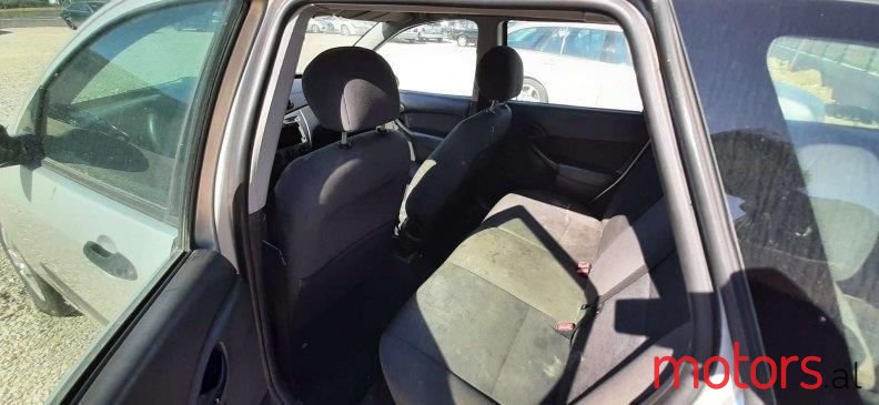 2002' Ford Focus photo #4