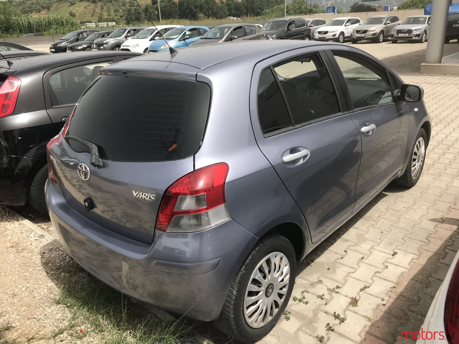 2011' Toyota Yaris photo #4