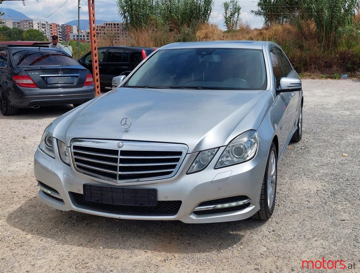 2011' Mercedes-Benz E 220 photo #2