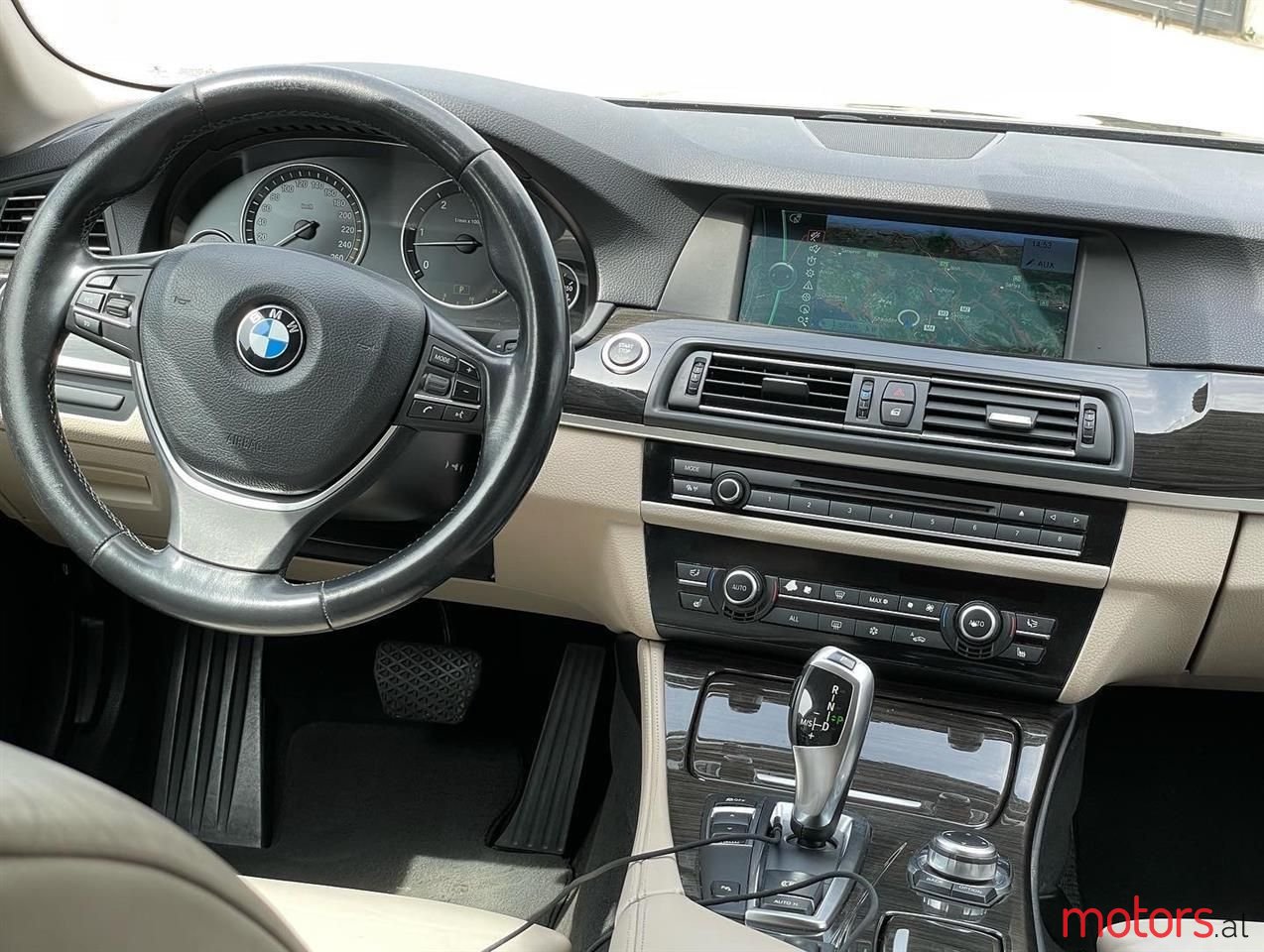 2011' BMW 530 photo #3