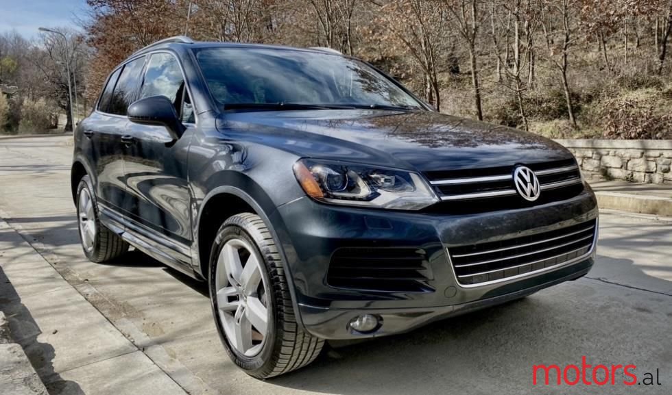 2012' Volkswagen Touareg photo #1