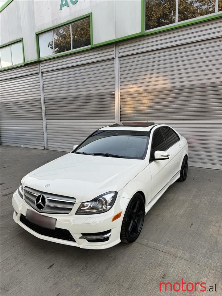 2012' Mercedes-Benz C 300 photo #3