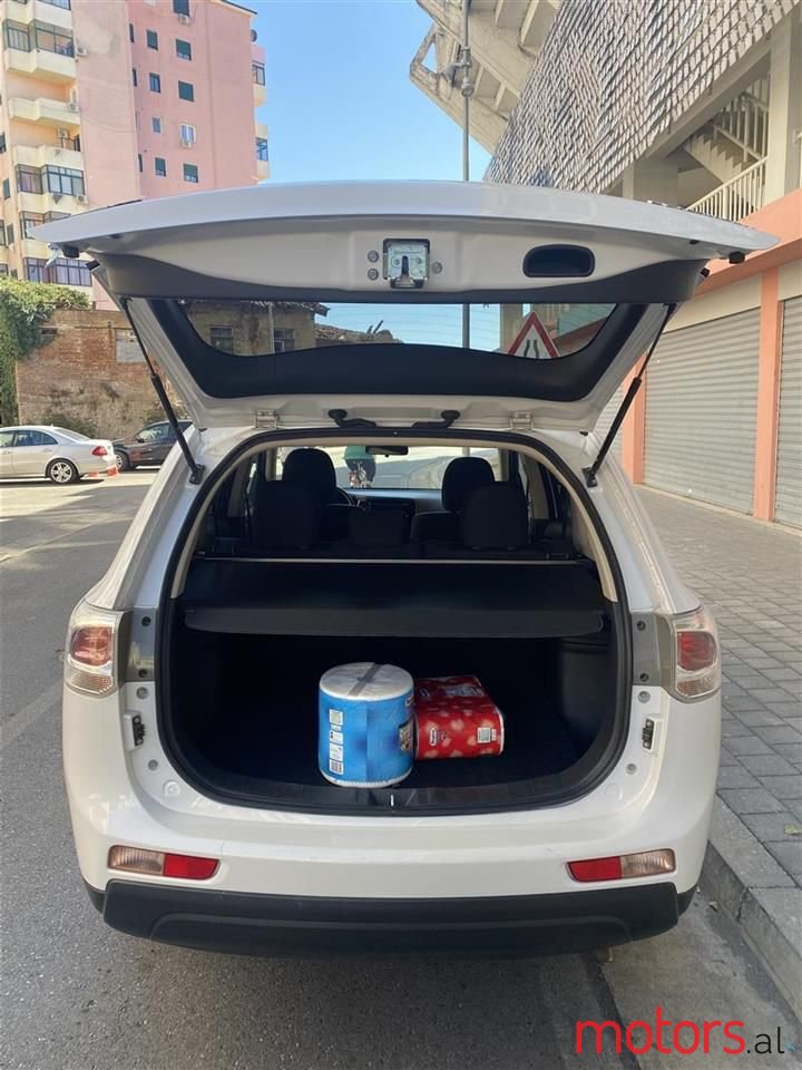 2014' Mitsubishi Outlander photo #3