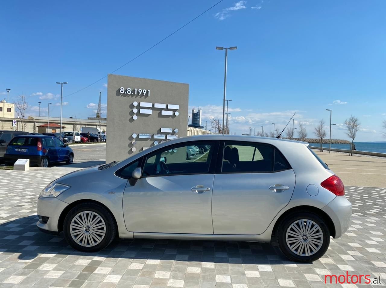 2008' Toyota Auris photo #5