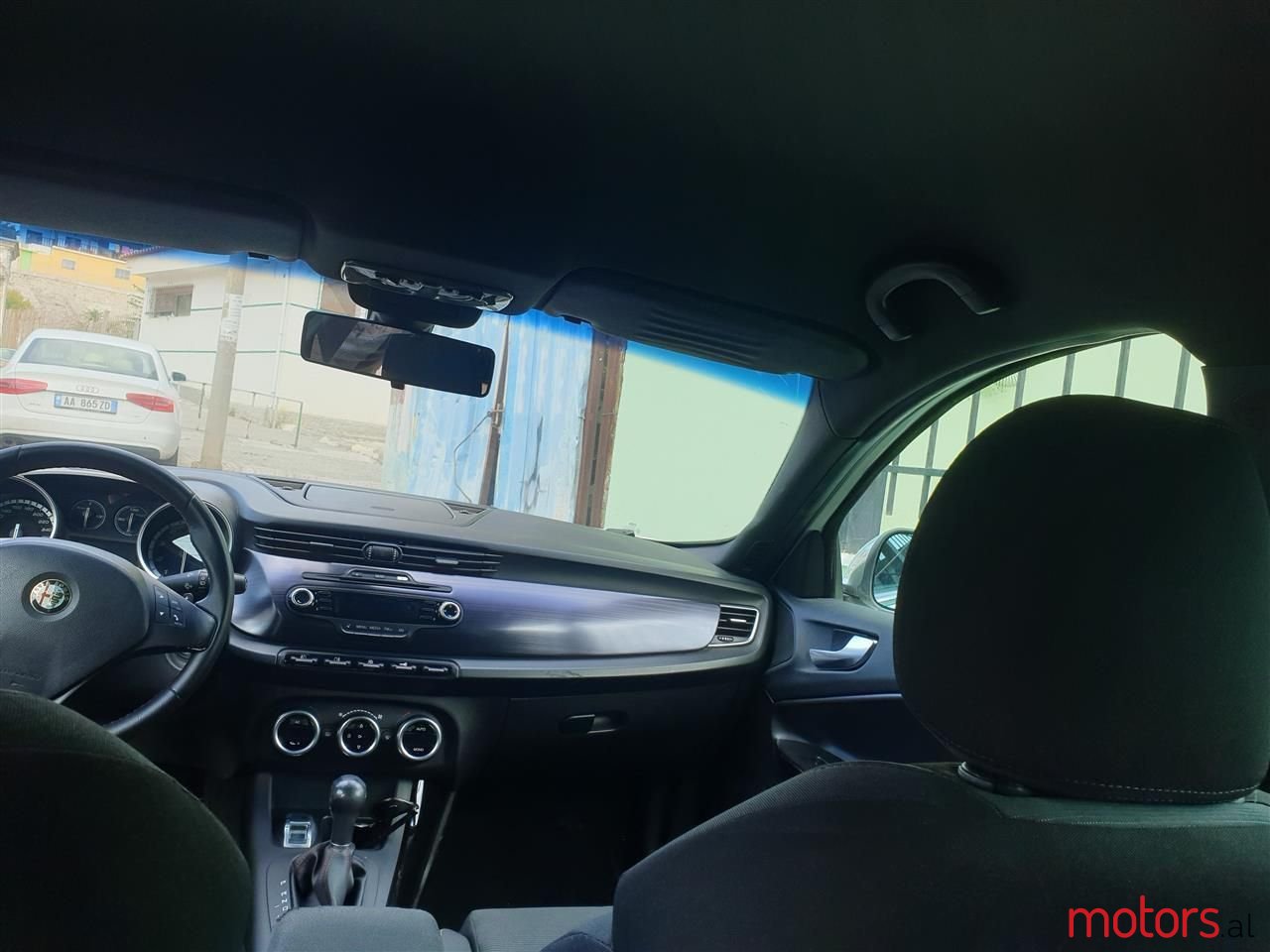 2012' Alfa Romeo Giulietta photo #5