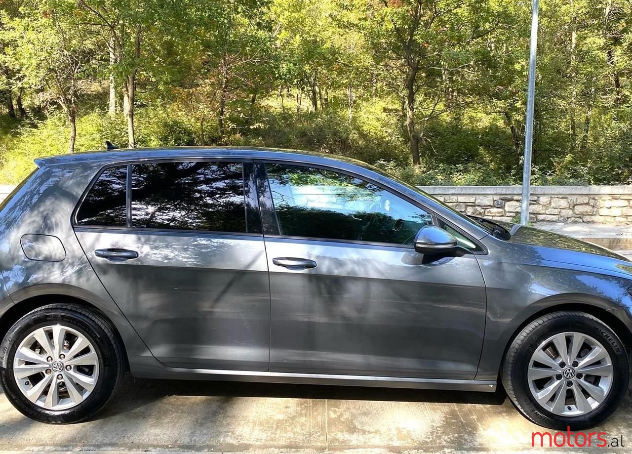 2017' Volkswagen Golf photo #4