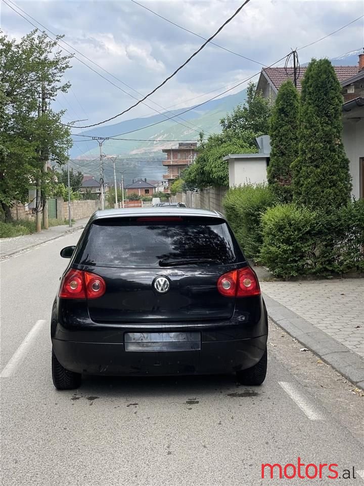 2004' Volkswagen Golf photo #5