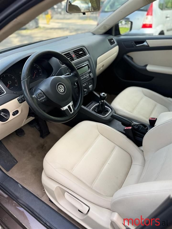 2011' Volkswagen Jetta photo #6