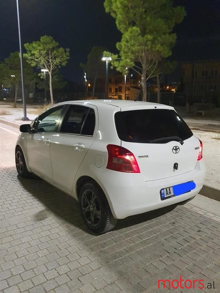 2008' Toyota Yaris photo #3