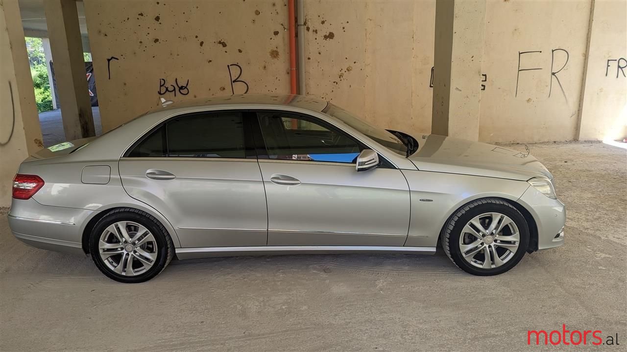 2010' Mercedes-Benz E 220 photo #1