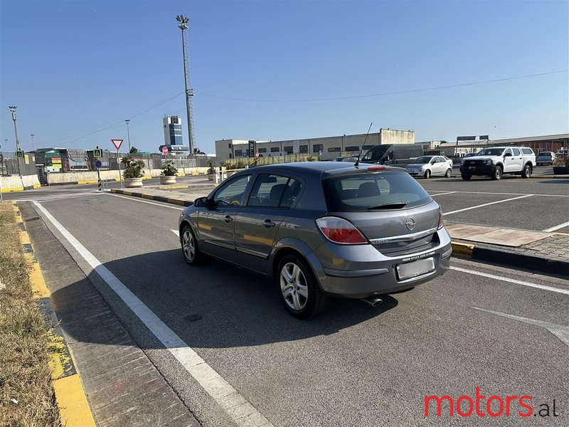 2008' Opel Astra photo #4