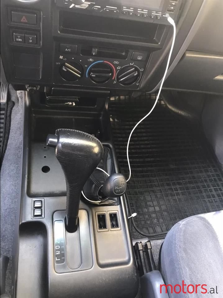 2001' Toyota Land Crusier photo #6