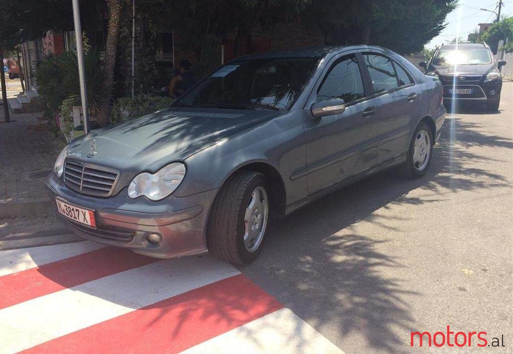 2005' Mercedes-Benz 220 photo #1